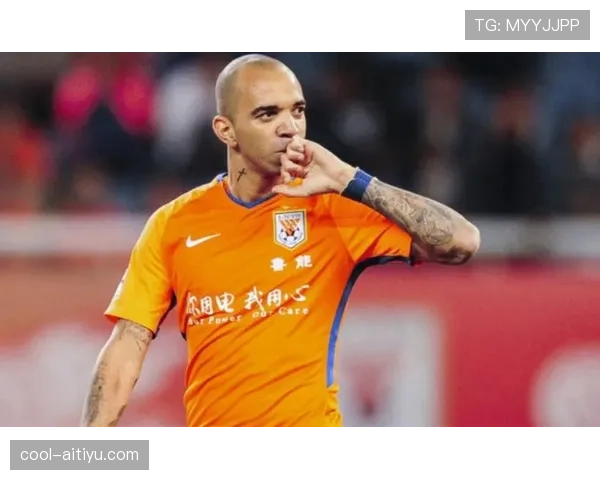 助理裁判举旗判罚时机全解析：如何准确判断越位与犯规