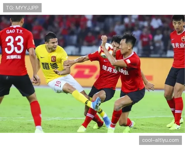 卡纳瓦罗加强后防高位逼抢提升防守稳定性本赛季趋势明显
